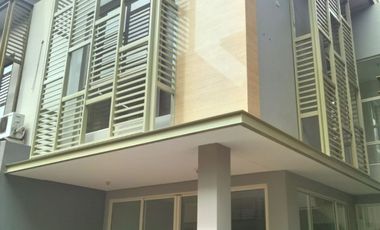 Rumah Siap Huni 3 Lantai di Wisata Bukit Mas, Surabaya - Dijual