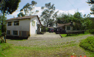 VENDO HERMOSA HACIENDA 75 HECTAREAS  UBICADA EN OTAVALO