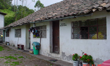 VENDO HERMOSA HACIENDA 75 HECTAREAS  UBICADA EN OTAVALO