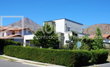 Vendemos hermosa y amplia casa cerca de Auco