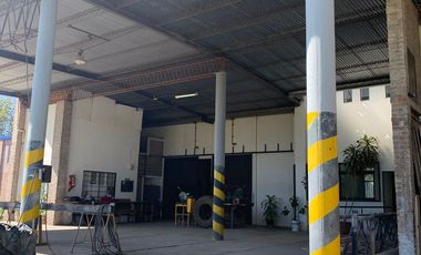 Vendo Galpón / depósito con oficinas en Av. Zanni - Paraná