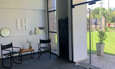 Vendo Galpón / depósito con oficinas en Av. Zanni - Paraná