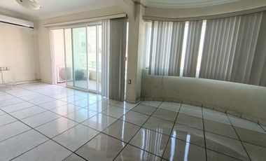 Departamento amplio de 3 recámaras, con alberca y bicochera en Fracc. Jardines de Virginia