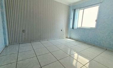 Departamento amplio de 3 recámaras, con alberca y bicochera en Fracc. Jardines de Virginia