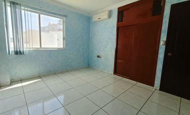 Departamento amplio de 3 recámaras, con alberca y bicochera en Fracc. Jardines de Virginia