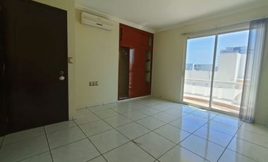 Departamento amplio de 3 recámaras, con alberca y bicochera en Fracc. Jardines de Virginia