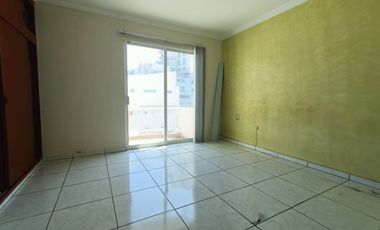 Departamento amplio de 3 recámaras, con alberca y bicochera en Fracc. Jardines de Virginia