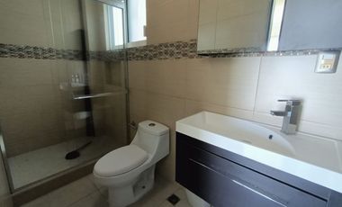 Departamento amplio de 3 recámaras, con alberca y bicochera en Fracc. Jardines de Virginia