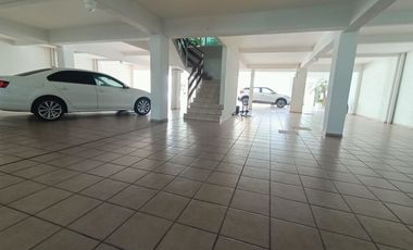 Departamento amplio de 3 recámaras, con alberca y bicochera en Fracc. Jardines de Virginia