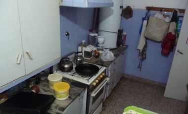 Casa 3 ambientes a reciclar en venta en El Martillo