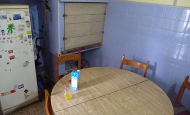 Casa 3 ambientes a reciclar en venta en El Martillo