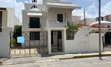 Venta de casa con 4 recamaras en SM 15 Cancun