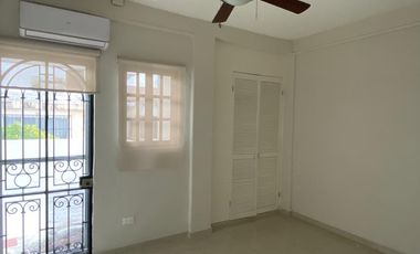 Venta de casa con 4 recamaras en SM 15 Cancun