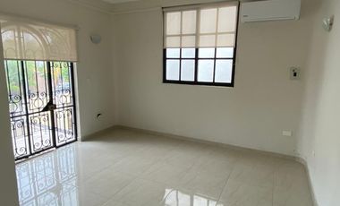 Venta de casa con 4 recamaras en SM 15 Cancun