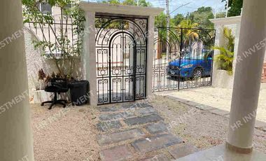 Casa con 4 recamaras en SM 15 Cancun en venta