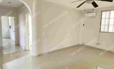 Casa con 4 recamaras en SM 15 Cancun en venta