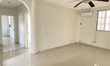 Venta de casa con 4 recamaras en SM 15 Cancun