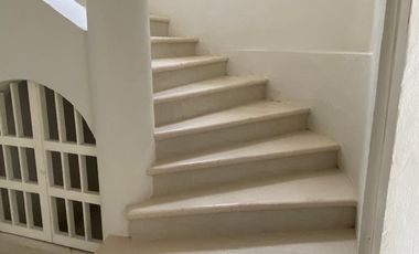 Venta de casa con 4 recamaras en SM 15 Cancun