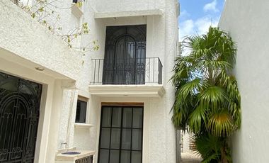 Venta de casa con 4 recamaras en SM 15 Cancun
