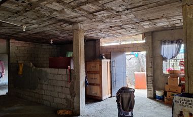 Se vende casa junto al Mall del sur , frente al Hospital del Iees.
