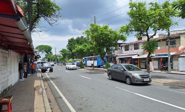 Se vende casa junto al Mall del sur , frente al Hospital del Iees.