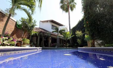Vendemos tu propiedad MIRANDA Real Estate Plaza Peninsula Vallarta