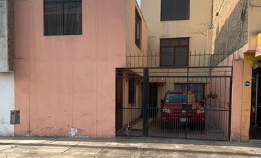 Venta de Casa Como Terreno en San Juan de Miraflores Zona a