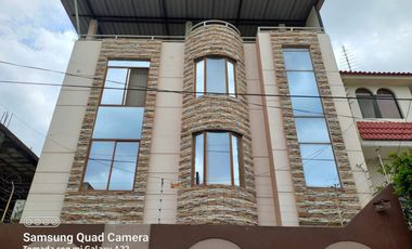 Venta de Edificio  de 3 niveles en el Norte de Guayaquil, Cdla. Simón Bolívar, frente al aeropuerto norte de Guayaquil