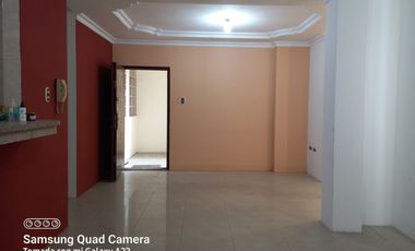 Venta de Edificio  de 3 niveles en el Norte de Guayaquil, Cdla. Simón Bolívar, frente al aeropuerto norte de Guayaquil