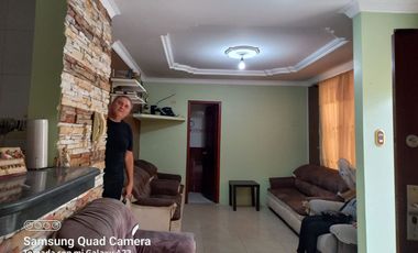Venta de Edificio  de 3 niveles en el Norte de Guayaquil, Cdla. Simón Bolívar, frente al aeropuerto norte de Guayaquil