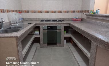 Venta de Edificio  de 3 niveles en el Norte de Guayaquil, Cdla. Simón Bolívar, frente al aeropuerto norte de Guayaquil
