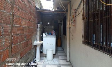 Venta de Edificio  de 3 niveles en el Norte de Guayaquil, Cdla. Simón Bolívar, frente al aeropuerto norte de Guayaquil