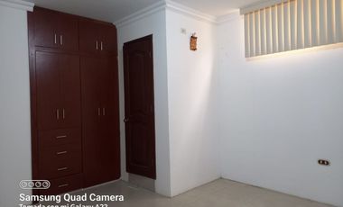 Venta de Edificio  de 3 niveles en el Norte de Guayaquil, Cdla. Simón Bolívar, frente al aeropuerto norte de Guayaquil