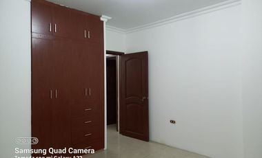 Venta de Edificio  de 3 niveles en el Norte de Guayaquil, Cdla. Simón Bolívar, frente al aeropuerto norte de Guayaquil