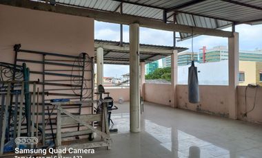Venta de Edificio  de 3 niveles en el Norte de Guayaquil, Cdla. Simón Bolívar, frente al aeropuerto norte de Guayaquil