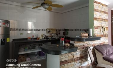 Venta de Edificio  de 3 niveles en el Norte de Guayaquil, Cdla. Simón Bolívar, frente al aeropuerto norte de Guayaquil