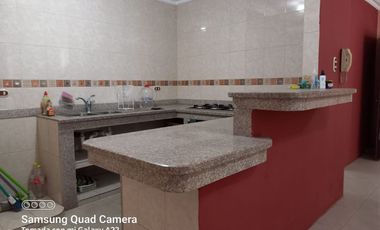 Venta de Edificio  de 3 niveles en el Norte de Guayaquil, Cdla. Simón Bolívar, frente al aeropuerto norte de Guayaquil