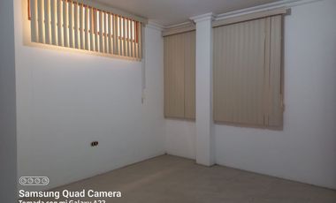 Venta de Edificio  de 3 niveles en el Norte de Guayaquil, Cdla. Simón Bolívar, frente al aeropuerto norte de Guayaquil