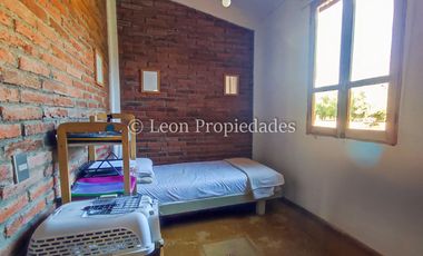 Leon Propiedades vende hermosa parcela con casa en sector Challaco, Curacavi.