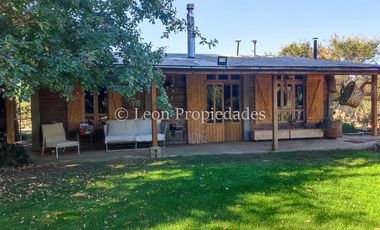 Leon Propiedades vende hermosa parcela con casa en sector Challaco, Curacavi.