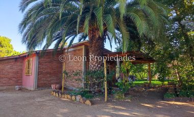 Leon Propiedades vende hermosa parcela con casa en sector Challaco, Curacavi.