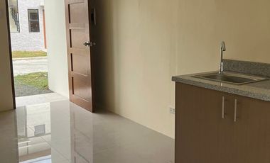 RESALE MID UNIT TOWNHOUSE IN CASA MIRA ILOILO