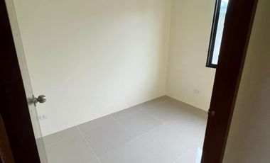RESALE MID UNIT TOWNHOUSE IN CASA MIRA ILOILO