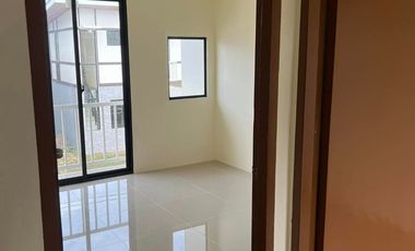 RESALE MID UNIT TOWNHOUSE IN CASA MIRA ILOILO