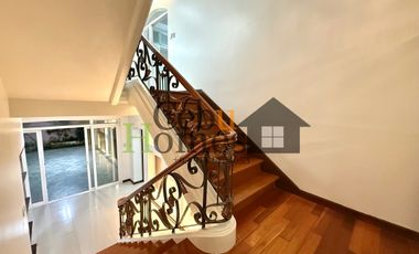 Semi-Furnished 5 Bedroom House with Pool for Rent in Maria Luisa