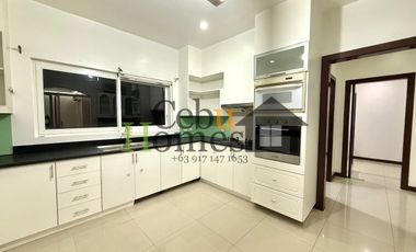 Semi-Furnished 5 Bedroom House with Pool for Rent in Maria Luisa