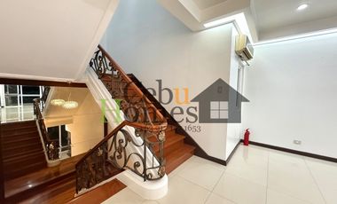 Semi-Furnished 5 Bedroom House with Pool for Rent in Maria Luisa