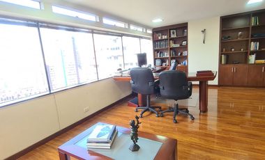 ARRIENDO VENDO OFICINA AMOBLADA PISO 22 CENTRO INTERNACIONAL DE 440 M2