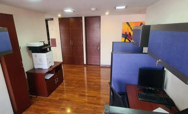 ARRIENDO VENDO OFICINA AMOBLADA PISO 22 CENTRO INTERNACIONAL DE 440 M2