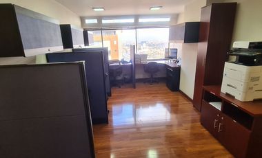 ARRIENDO VENDO OFICINA AMOBLADA PISO 22 CENTRO INTERNACIONAL DE 440 M2